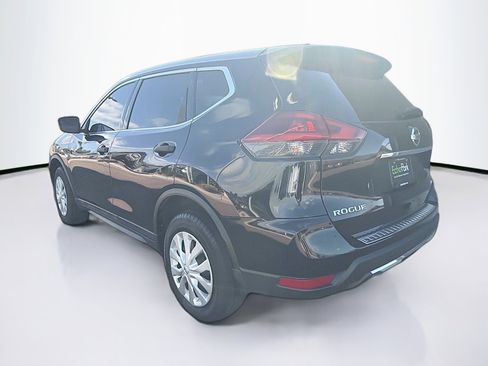 Used 2018 Nissan Rogue S image 5