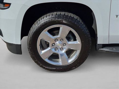 Used 2019 Chevrolet Tahoe LT w/ Luxury Package AWD/4WD image 9