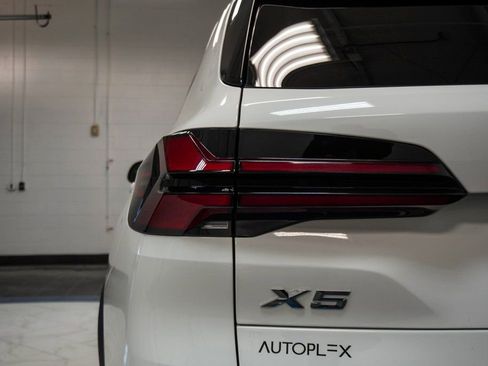 Used 2025 BMW X5 xDrive50e AWD/4WD image 38