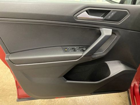 Used 2019 Volkswagen Tiguan SE image 9