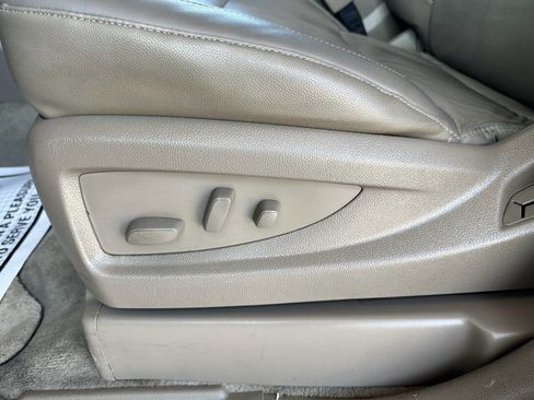 Used 2015 Chevrolet Suburban LT image 9