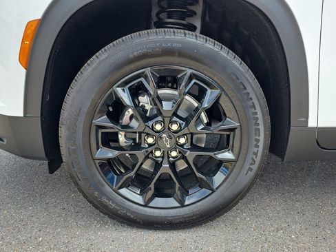 New 2026 Chevrolet Traverse LT w/ Midnight/Sport Edition FWD image 9