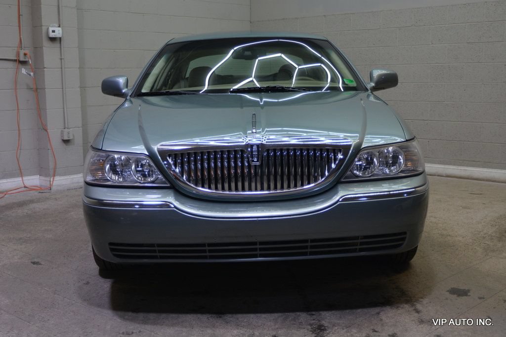 Used 2006 Lincoln Town Car Signature RWD image 35