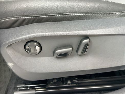 Certified 2022 Volkswagen Taos SE image 17