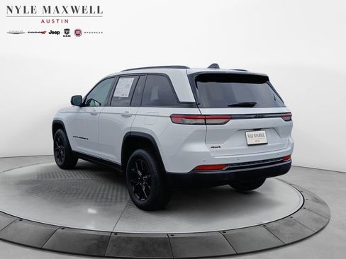 Used 2024 Jeep Grand Cherokee Altitude AWD/4WD image 14