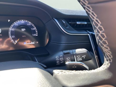 New 2025 Jeep Grand Cherokee Altitude image 32