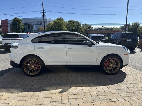 Used 2025 Porsche Cayenne S AWD/4WD image 13
