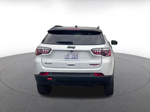 Used 2025 Jeep Compass Trailhawk image 12