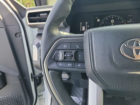 Used 2025 Toyota 4Runner SR5 AWD/4WD image 23