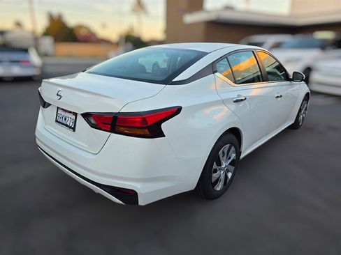 Used 2022 Nissan Altima 2.5 S FWD image 11