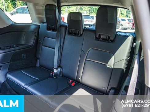 Used 2025 Nissan Pathfinder SL w/ Black Appearance Package FWD image 21