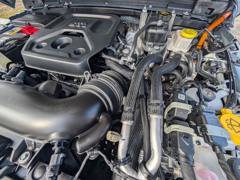 Used 2025 Jeep Wrangler Willys image 23