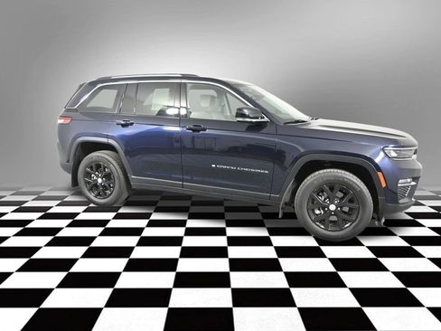 Used 2023 Jeep Grand Cherokee Limited image 10