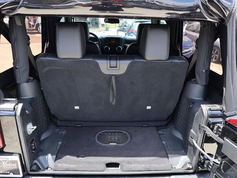 Used 2017 Jeep Wrangler Rubicon AWD/4WD image 6