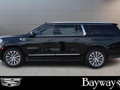 Used 2022 GMC Yukon XL Denali image 4