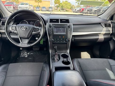 Used 2017 Toyota Camry SE FWD image 6