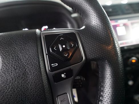 Used 2020 Toyota 4Runner SR5 AWD/4WD image 18