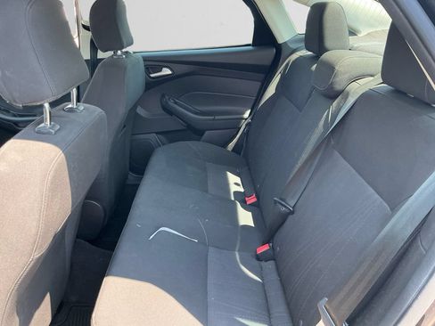Used 2017 Ford Focus SE w/ Cold Weather Package FWD image 13
