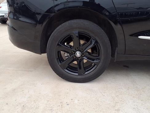 Used 2023 Buick Enclave Essence w/ Sport Touring Edition image 10