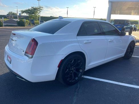 Used 2019 Chrysler 300 S RWD image 3
