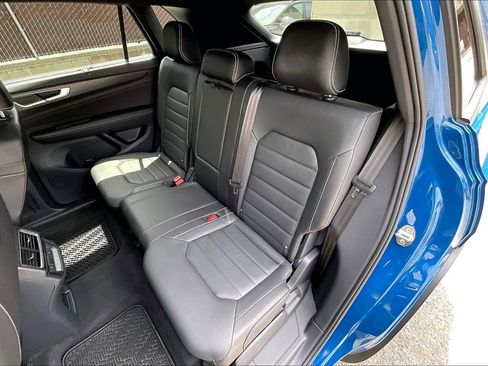 Certified 2025 Volkswagen Atlas Cross Sport SEL R-Line AWD/4WD image 25