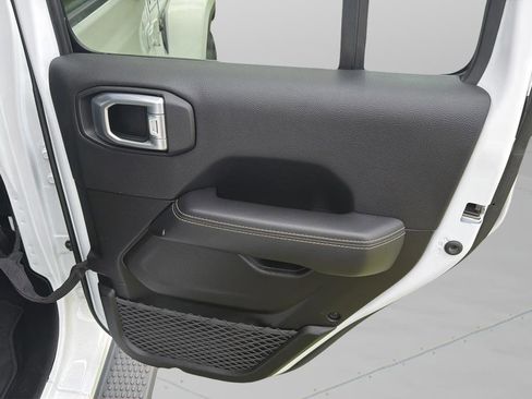 Used 2022 Jeep Wrangler Unlimited Sahara AWD/4WD image 23