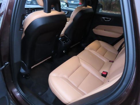 Used 2018 Volvo XC60 T6 Inscription w/ Luxury Seat Package image 8