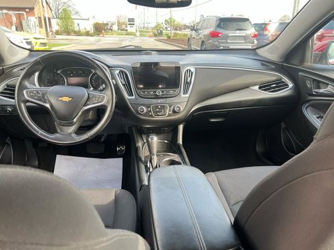 Used 2017 Chevrolet Malibu LT image 12