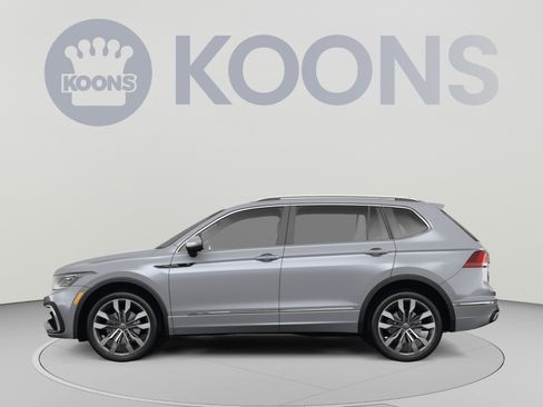 Used 2022 Volkswagen Tiguan SE R-Line AWD/4WD image 2