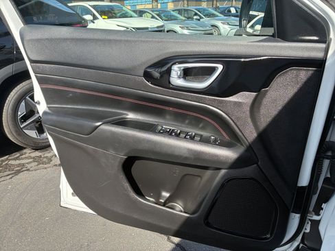 Used 2025 Jeep Compass Trailhawk w/ Trailer Tow Group image 18