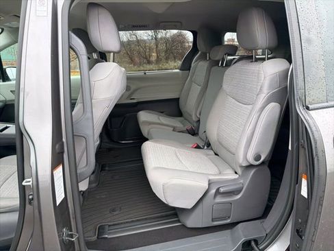 Used 2021 Toyota Sienna LE image 14