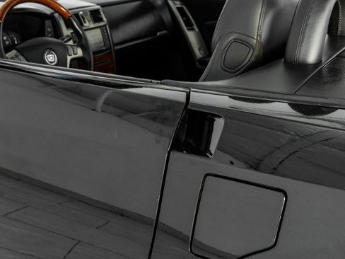 Used 2006 Cadillac XLR RWD image 34