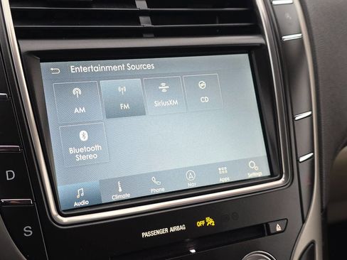 Used 2019 Lincoln Nautilus Select image 15