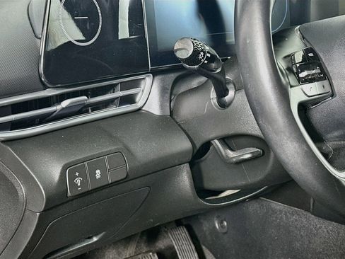 Used 2025 Hyundai Elantra Limited FWD image 17