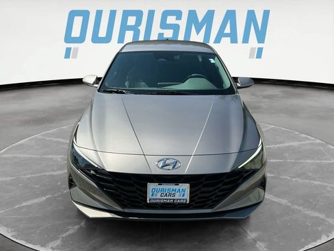 Used 2023 Hyundai Elantra SEL w/ Preferred Accessory Package FWD image 9