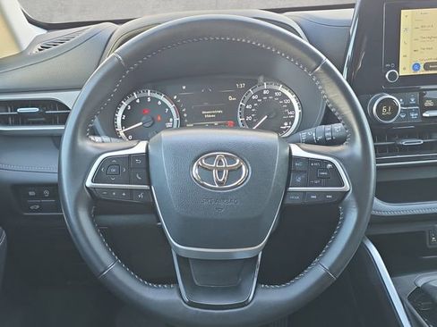 Used 2025 Toyota Highlander LE image 21
