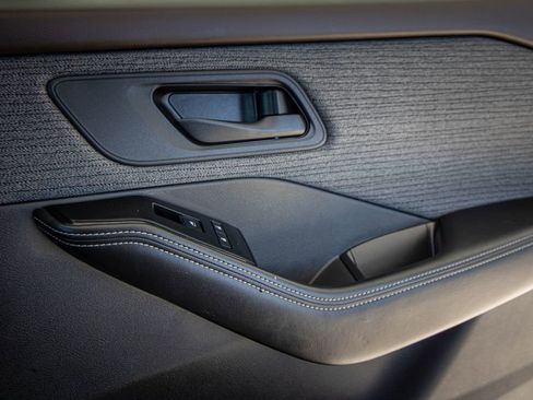 Used 2021 Nissan Rogue S image 19