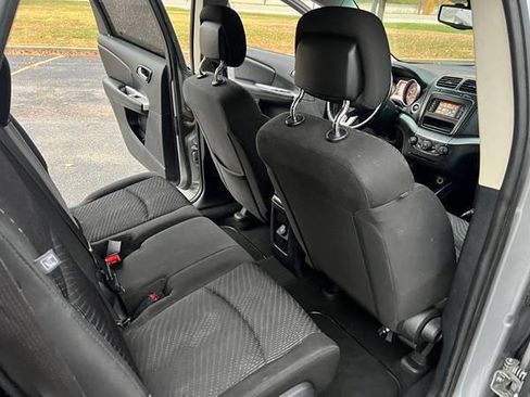 Used 2016 Dodge Journey SE w/ Flexible Seating Group image 17