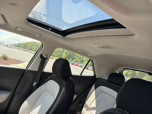 New 2026 Hyundai Venue SEL FWD image 33
