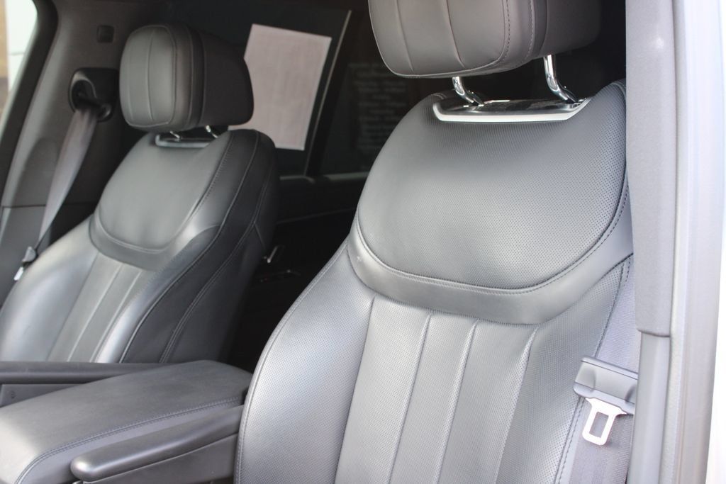Used 2023 Land Rover Range Rover SE AWD/4WD image 9
