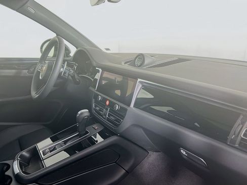 New 2026 Porsche Macan image 31