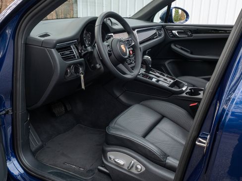 Used 2025 Porsche Macan image 4