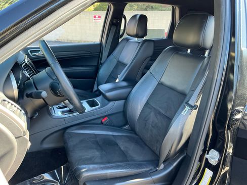 Used 2019 Jeep Grand Cherokee Altitude image 18