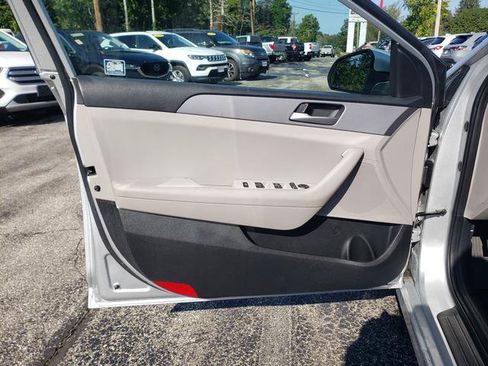 Used 2018 Hyundai Sonata SE FWD image 11