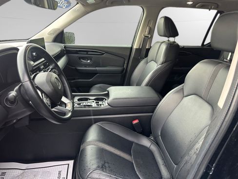 Used 2024 Honda Pilot Touring image 11