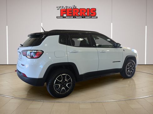 Used 2026 Jeep Compass Trailhawk AWD/4WD image 5