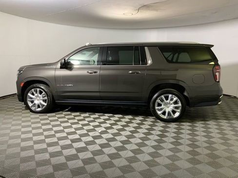 Used 2021 Chevrolet Suburban High Country w/ Premium Package image 12