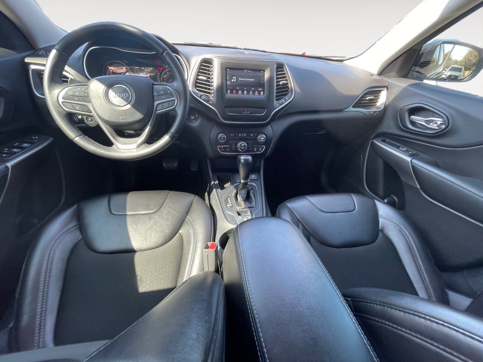 Used 2019 Jeep Cherokee Latitude Plus w/ Comfort/Convenience Group FWD image 10