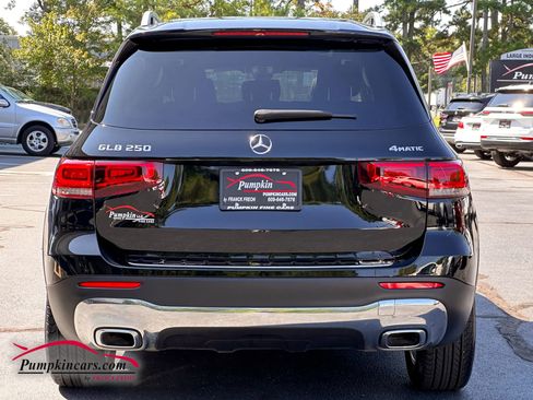 Used 2022 Mercedes-Benz GLB 250 4MATIC image 12