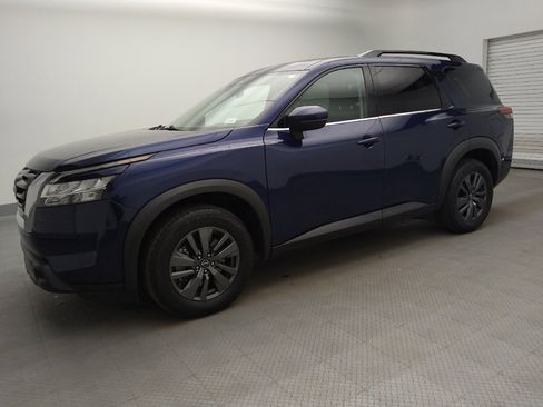 Used 2022 Nissan Pathfinder SV FWD image 2